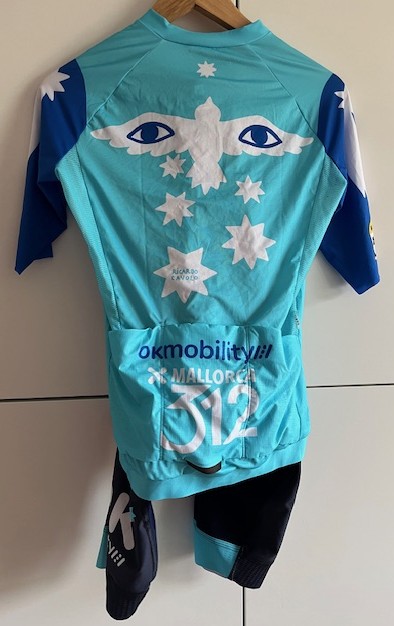 Mooi tenue van het Mallorca 312 evenement – editie 2025, gesigneerd door Annemiek van Vleuten