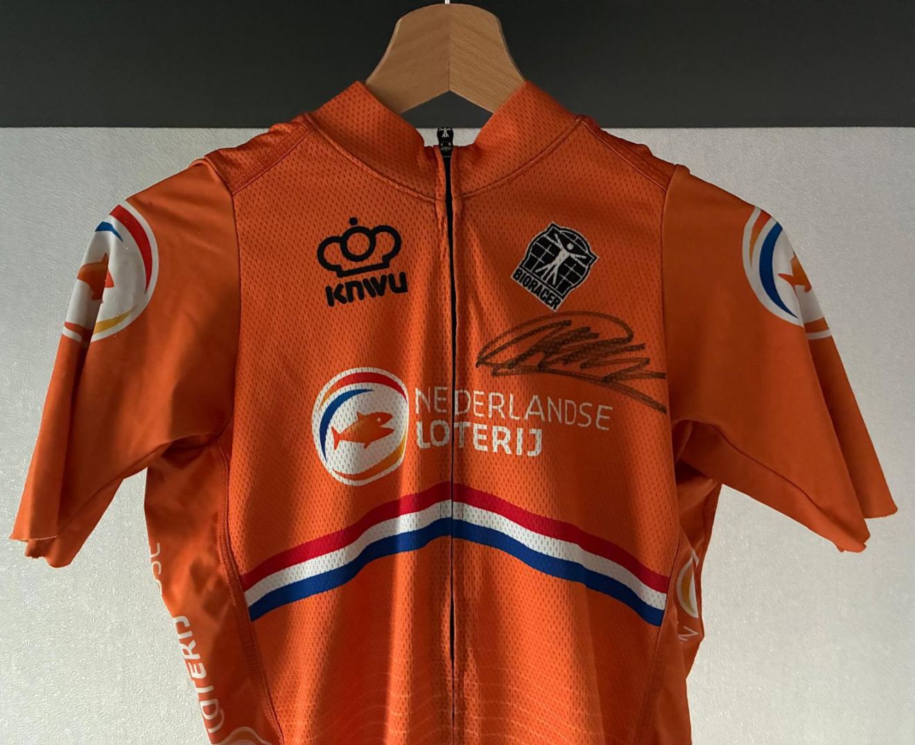 Gesigneerd shirt van Mathieu van der Poel – Wereldkampioen Veldrijden