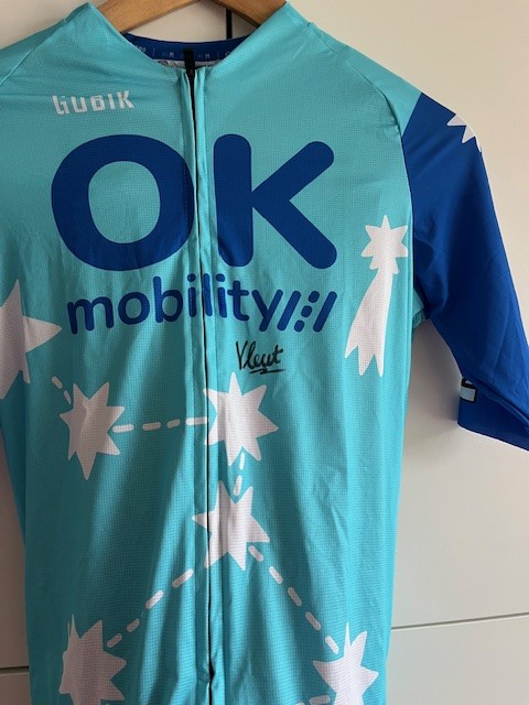 Mooi tenue van het Mallorca 312 evenement – editie 2025, gesigneerd door Annemiek van Vleuten