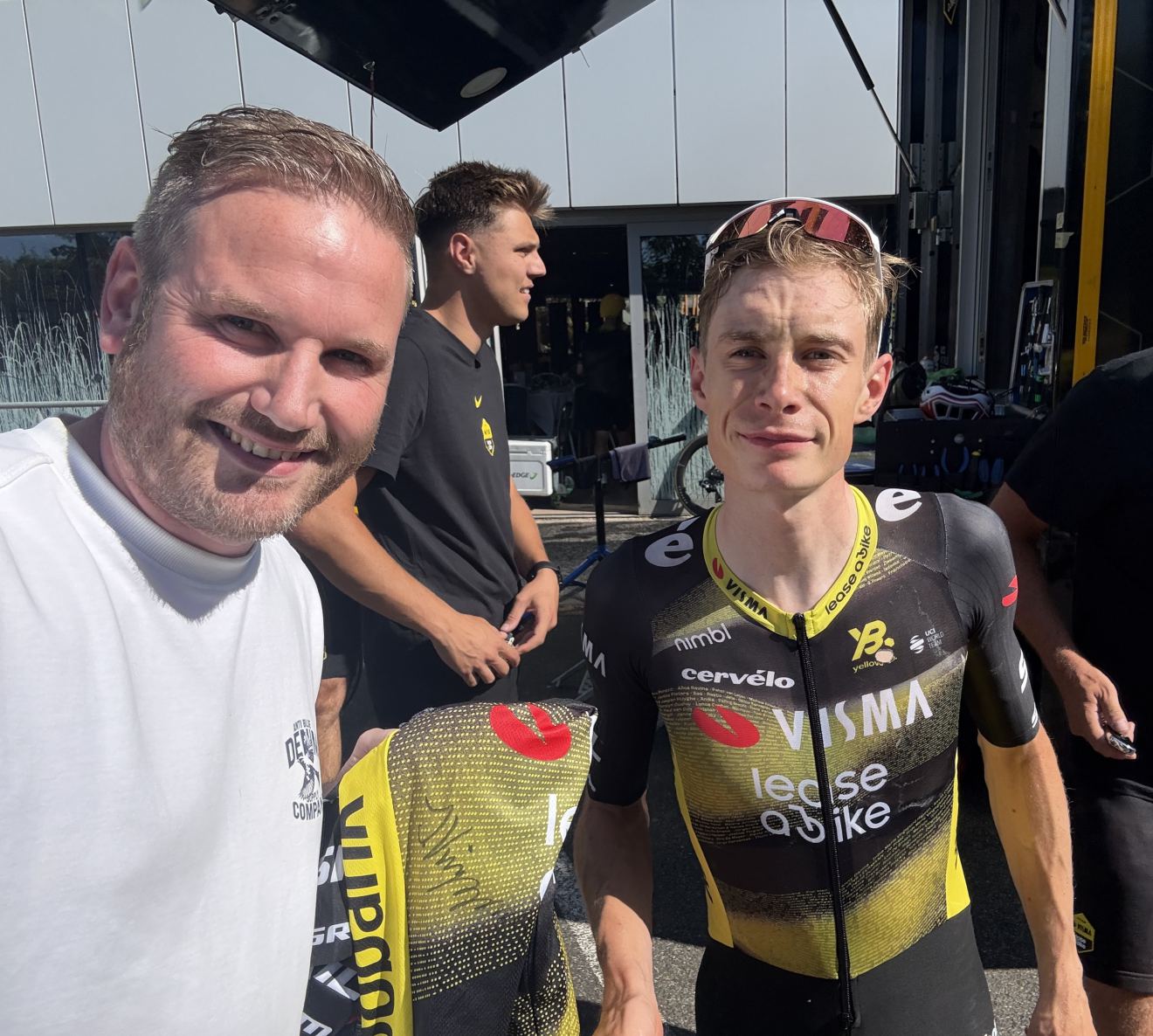 Gesigneerd wielershirt van Team Visma | Lease a Bike, Tour de France 2025