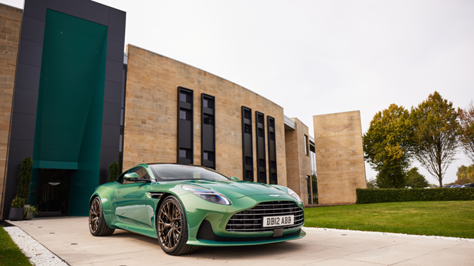 Een unieke ervaring om in Engeland de fabriek van Aston Martin te bezoeken voor 1 persoon