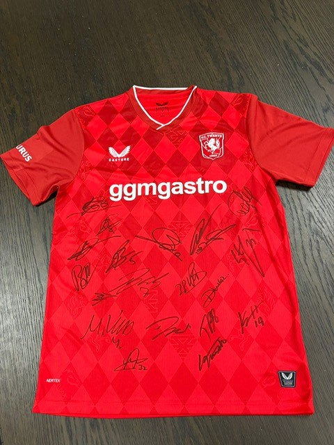 FC Twente shirt 2025-2026 - volledig gesigneerd!