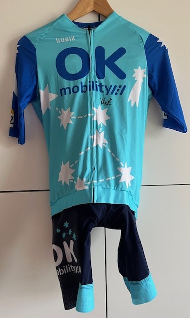 Mooi tenue van het Mallorca 312 evenement – editie 2025, gesigneerd door Annemiek van Vleuten