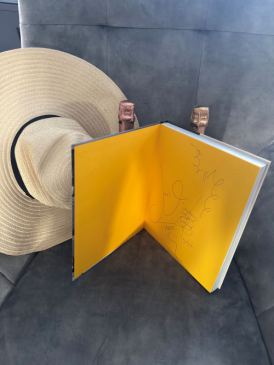 Boek De Librije Het recept gesigneerd door Jonnie en Thérèse Boer plus unieke zomerhoed en 2 flessen cava van Astrid & Thérèse 