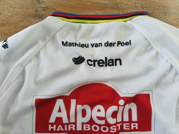 Uniek veilingstuk: Gesigneerd shirt van Mathieu van der Poel – Wereldkampioen Veldrijden