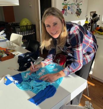 Mooi tenue van het Mallorca 312 evenement – editie 2025, gesigneerd door Annemiek van Vleuten